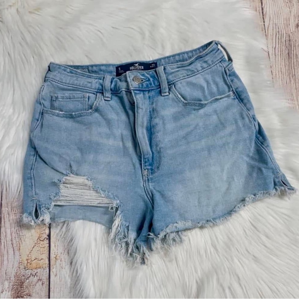 Hollister ultra high-rise mom short 3” size 5/27